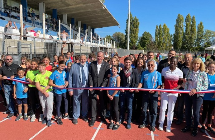 Manosque : inauguration de la nouvelle piste d'athlétisme comite departemental des alpes de haute provence
